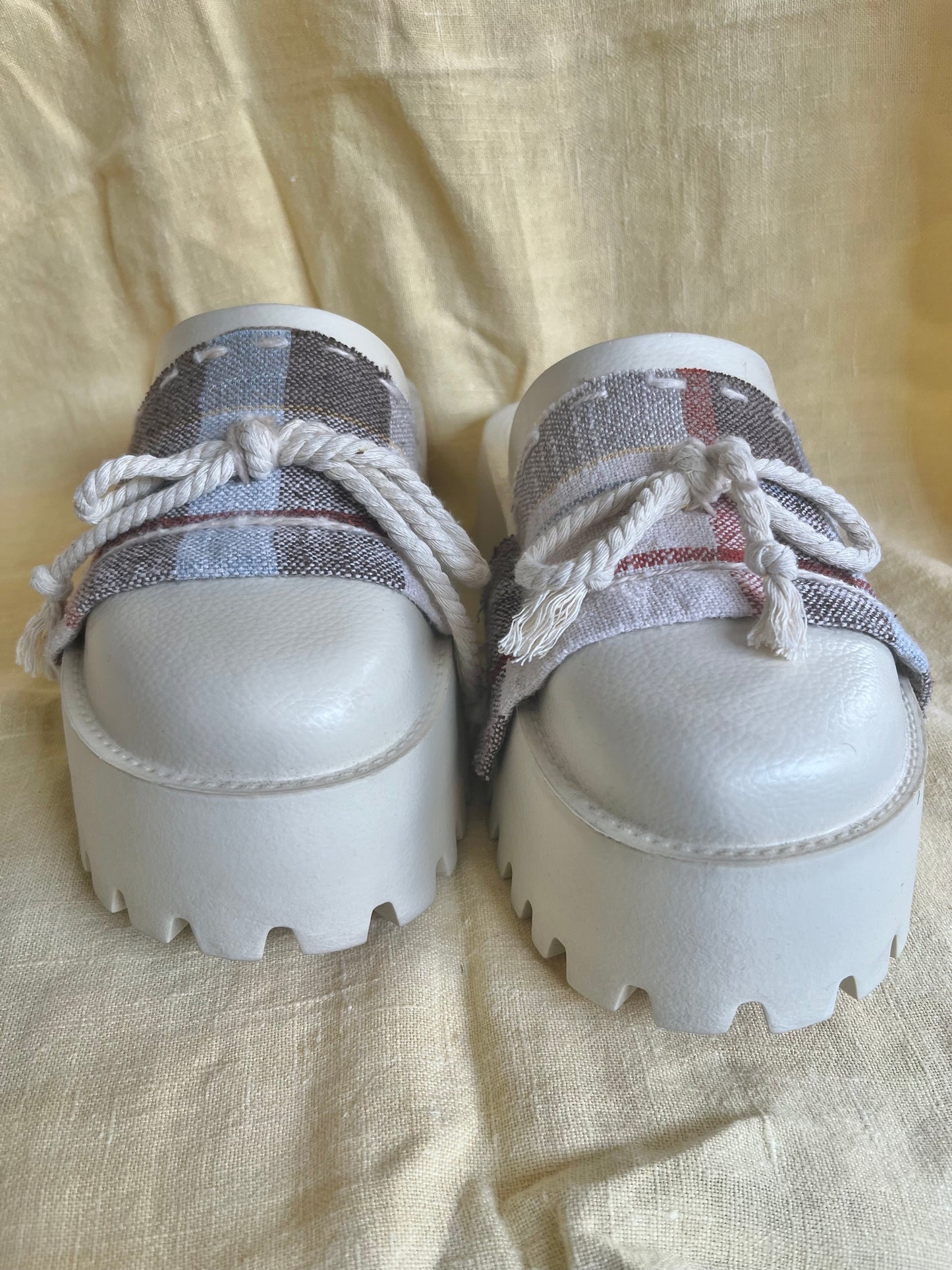 The Jo Reclaimed Platform Slides