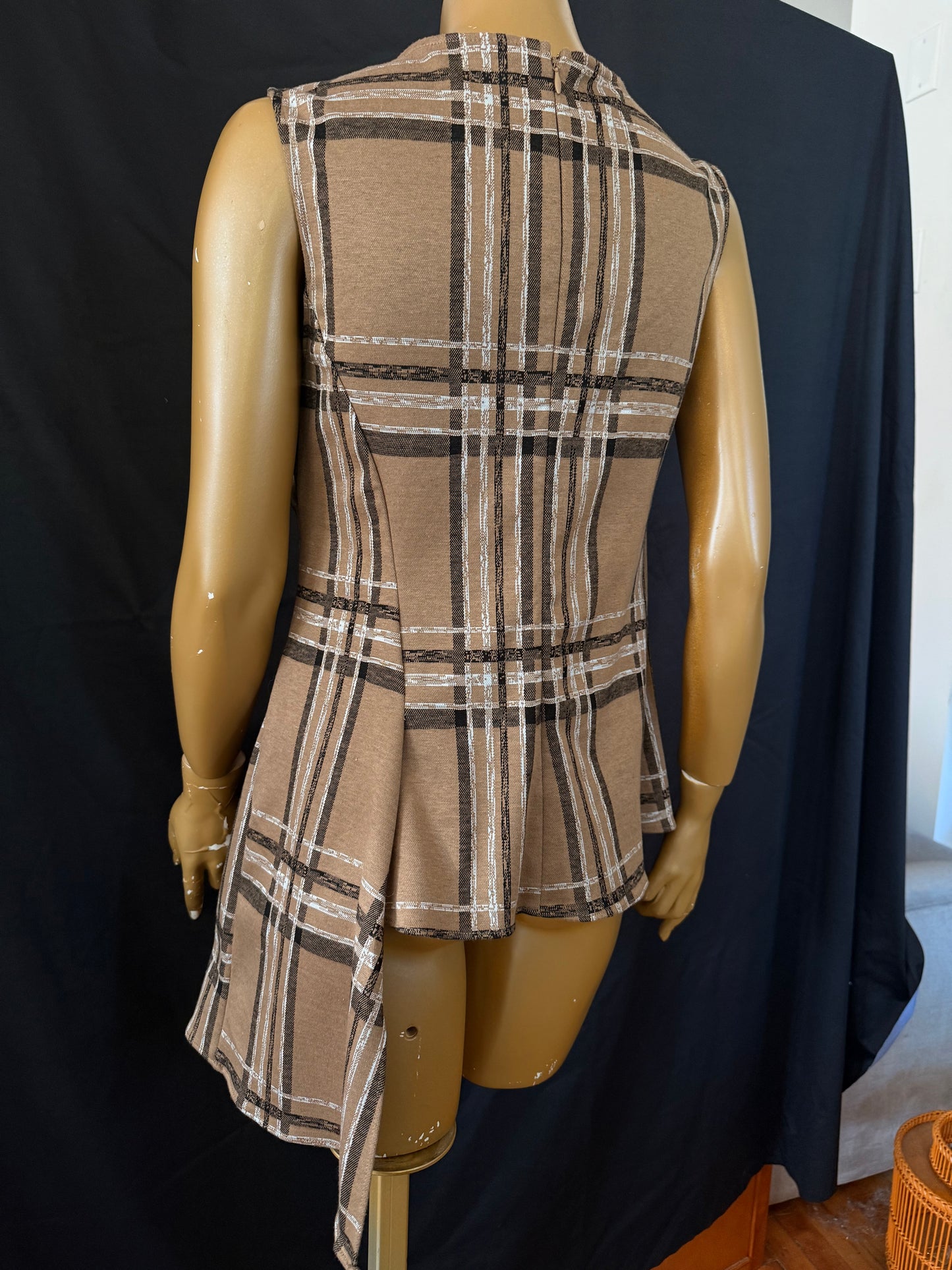 Plaid Asymmetric Top