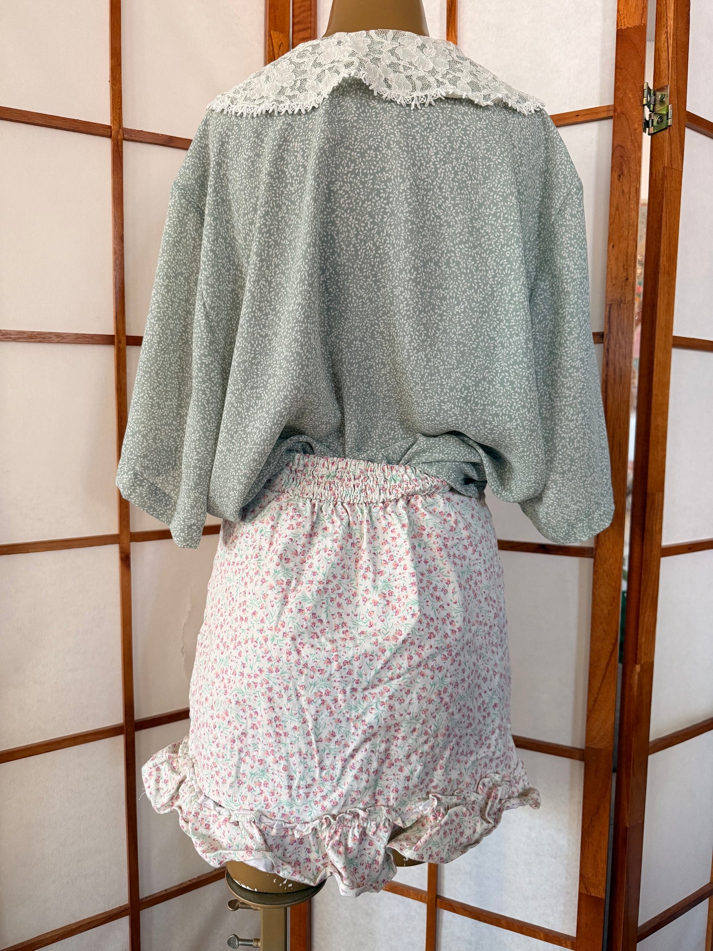 Flower Ruffle Mini Shirt ￼