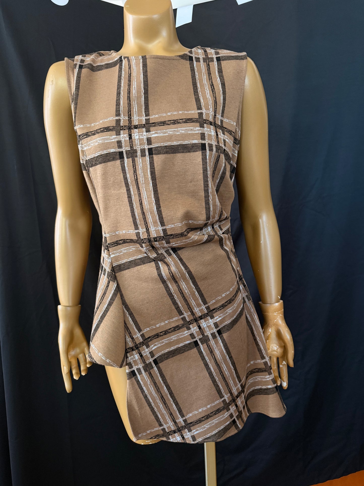 Plaid Asymmetric Top