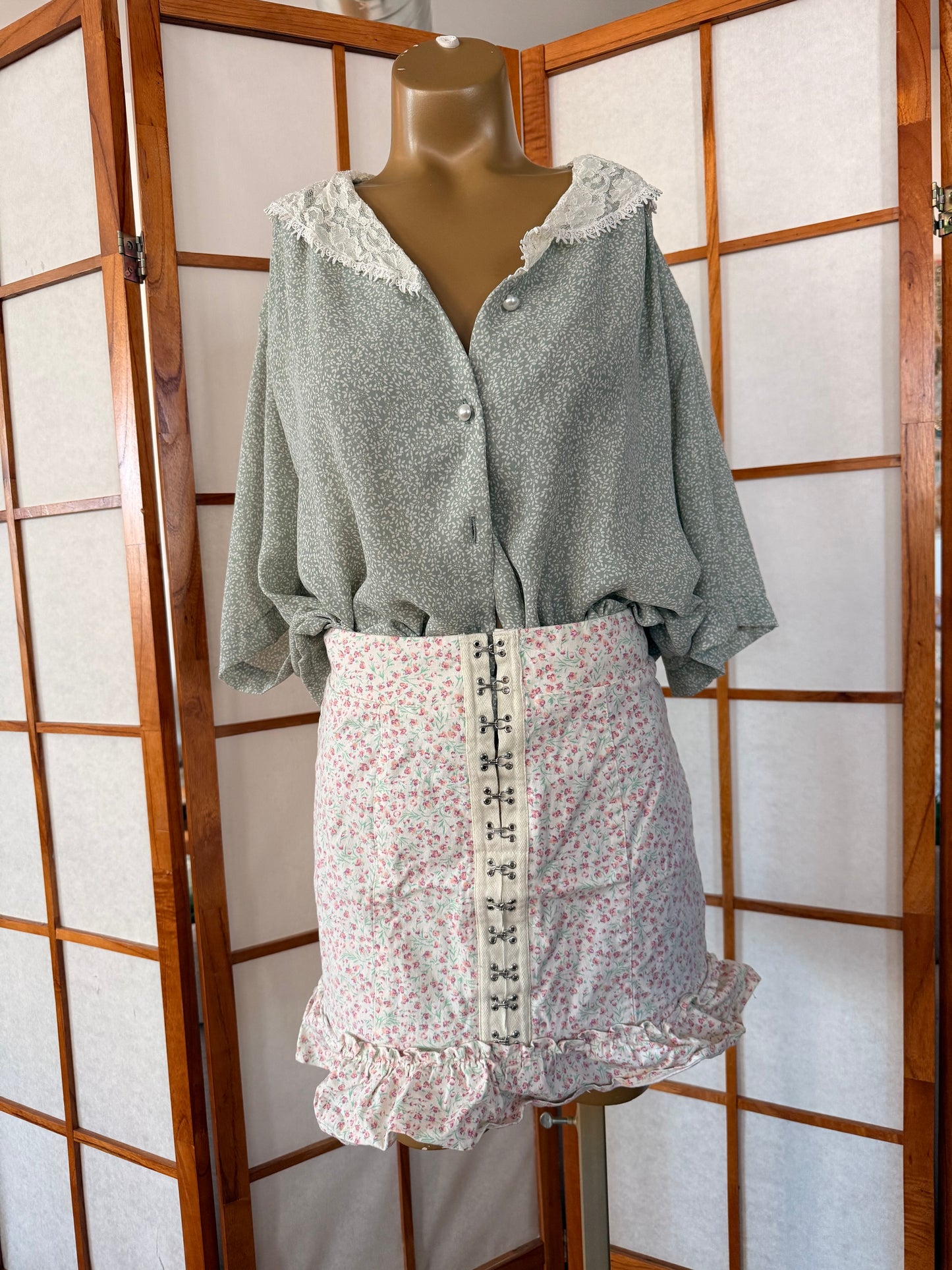 Flower Ruffle Mini Shirt ￼